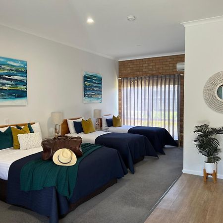 Coastal Waters Motor Inn Lakes Entrance Exterior photo