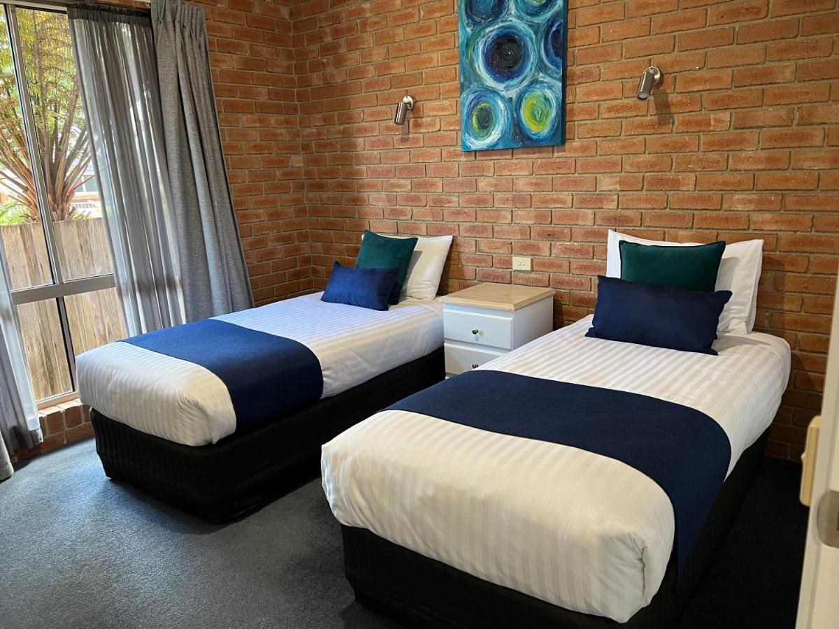 Coastal Waters Motor Inn Lakes Entrance Exterior photo