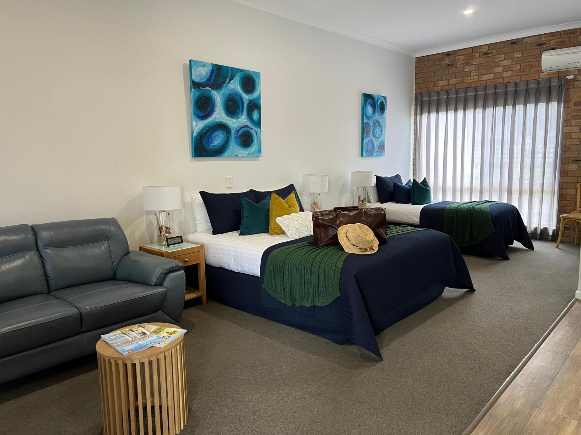 Coastal Waters Motor Inn Lakes Entrance Exterior photo